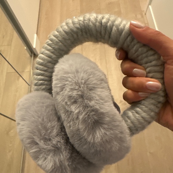 Earmuffs - Picture 4 of 4